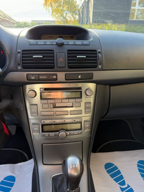 TOYOTA AVENSIS II  BREAK 2L D-4  VVT-i  LINEA SOL PACK 1er main2005 