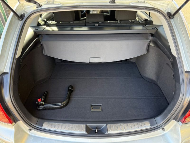 TOYOTA AVENSIS II  BREAK 2L D-4  VVT-i  LINEA SOL PACK 1er main2005 