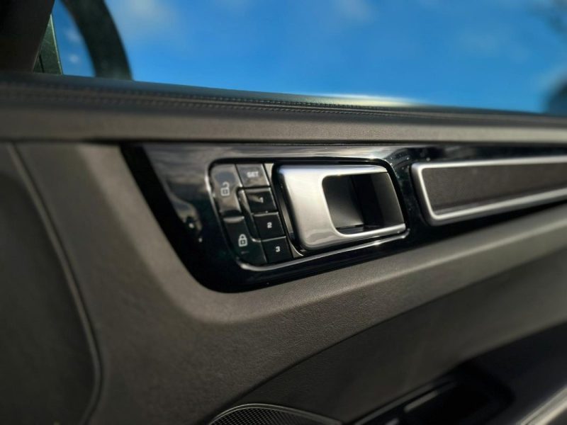 Porsche Cayenne 3.0 V6 462ch E-Hybrid • 2019 • Full Options 