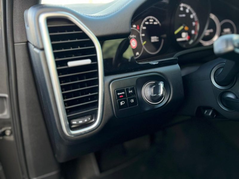 Porsche Cayenne 3.0 V6 462ch E-Hybrid • 2019 • Full Options