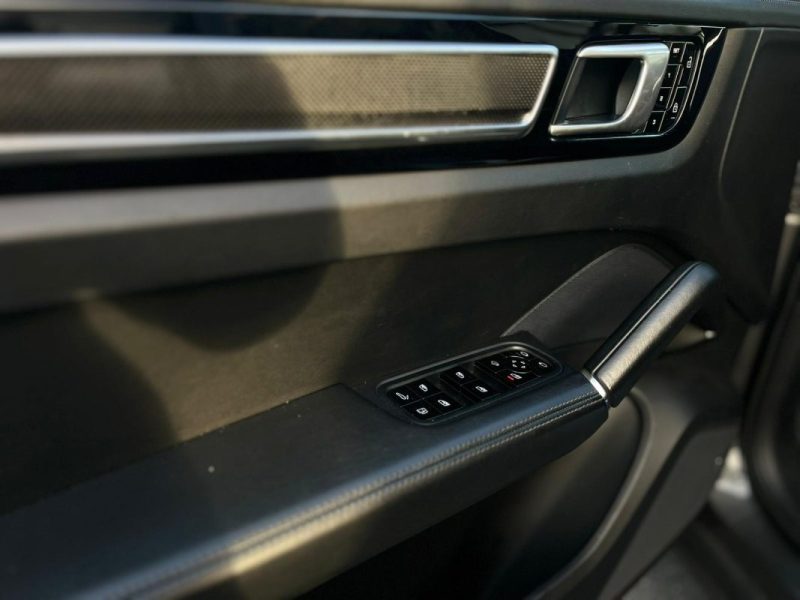 Porsche Cayenne 3.0 V6 462ch E-Hybrid • 2019 • Full Options 