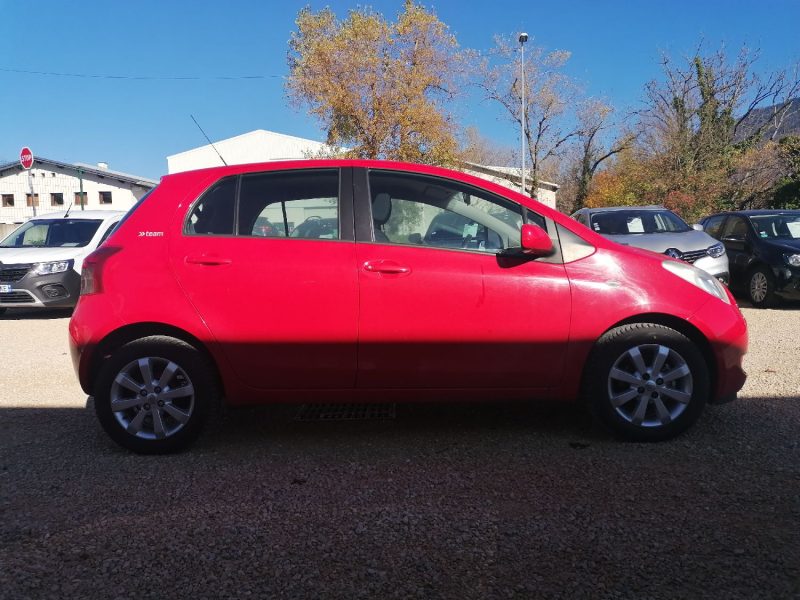 TOYOTA Yaris - 87ch essence 1.3 VVT-I