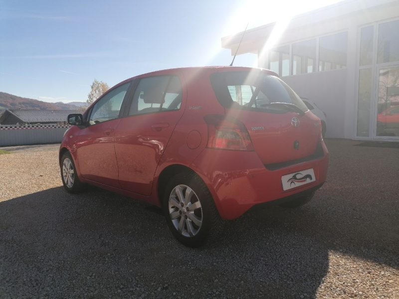 TOYOTA Yaris - 87ch essence 1.3 VVT-I