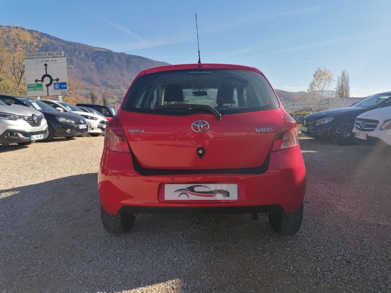 TOYOTA Yaris - 87ch essence 1.3 VVT-I