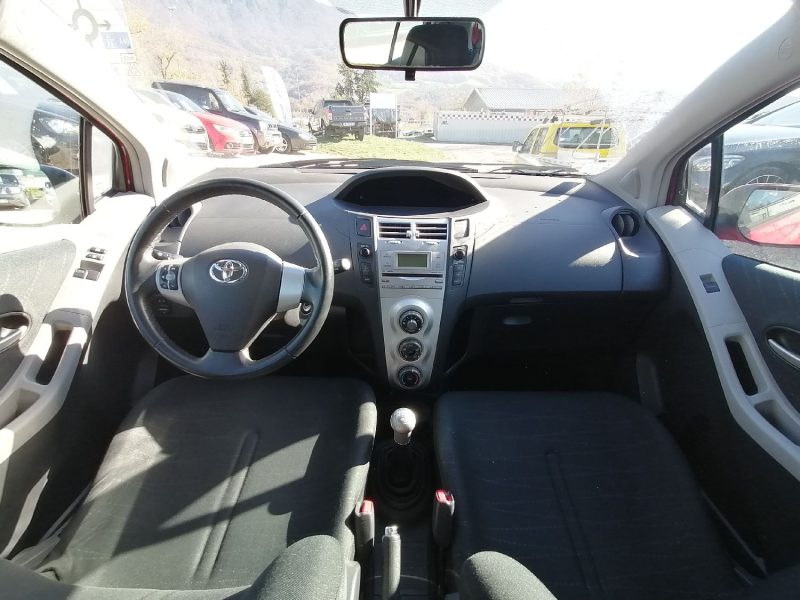TOYOTA Yaris - 87ch essence 1.3 VVT-I