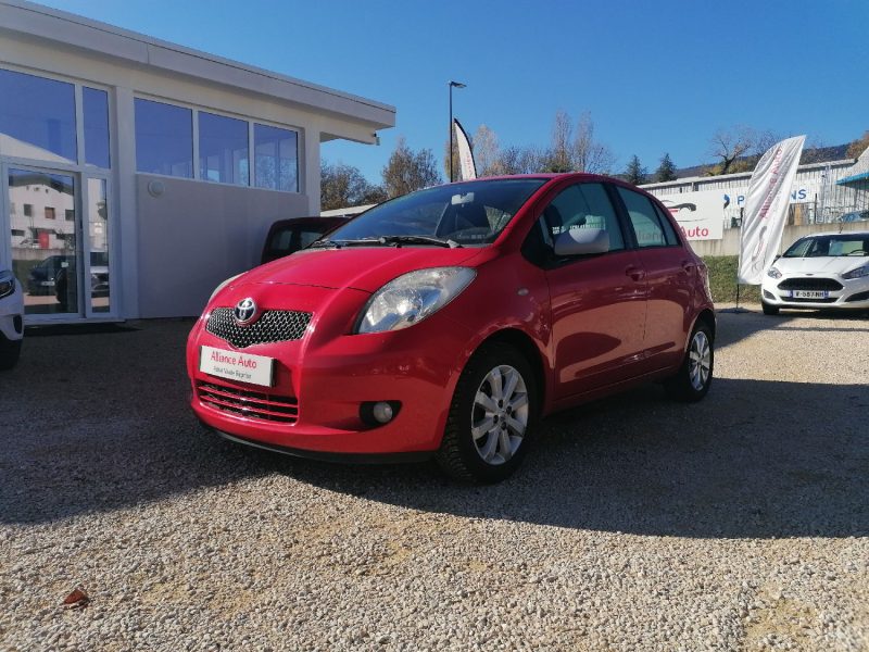 TOYOTA Yaris - 87ch essence 1.3 VVT-I