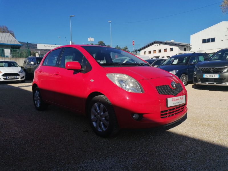 TOYOTA Yaris - 87ch essence 1.3 VVT-I