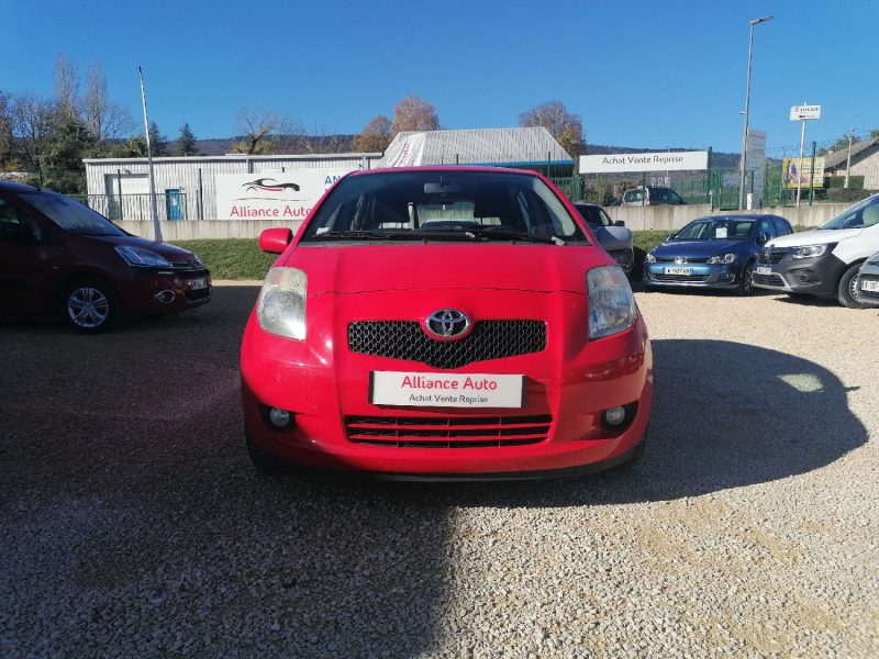 TOYOTA Yaris - 87ch essence 1.3 VVT-I