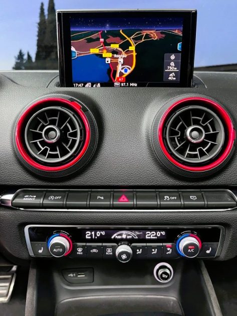 superbe audi rs3 2.5 TFSI 400CH quattro s tronic 7 garantie 12 mois