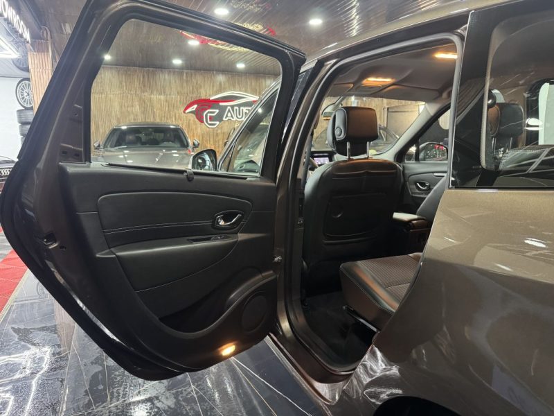 RENAULT SCENICIII 1.5 DCI 110CH FAP BOSE 7 PLACES 2012