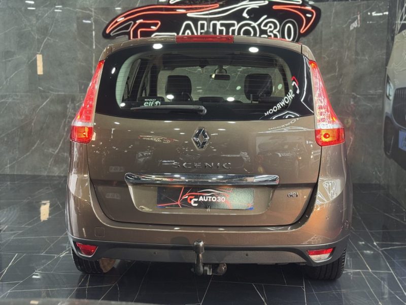 RENAULT SCENICIII 1.5 DCI 110CH FAP BOSE 7 PLACES 2012