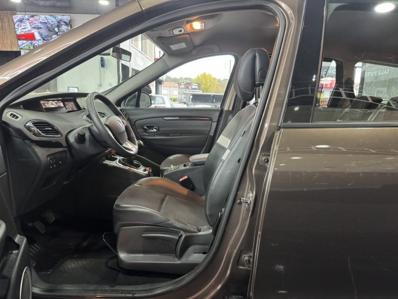 RENAULT SCENICIII 1.5 DCI 110CH FAP BOSE 7 PLACES 2012