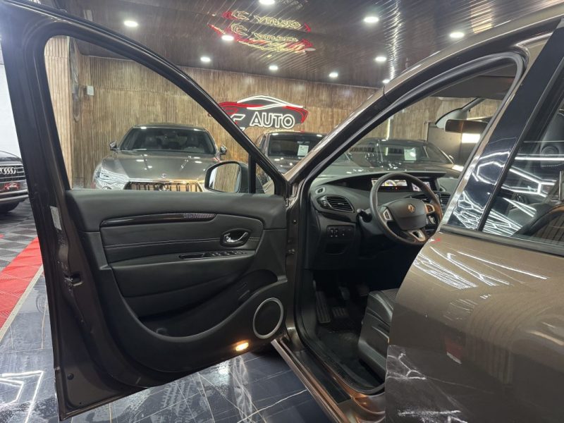 RENAULT SCENICIII 1.5 DCI 110CH FAP BOSE 7 PLACES 2012