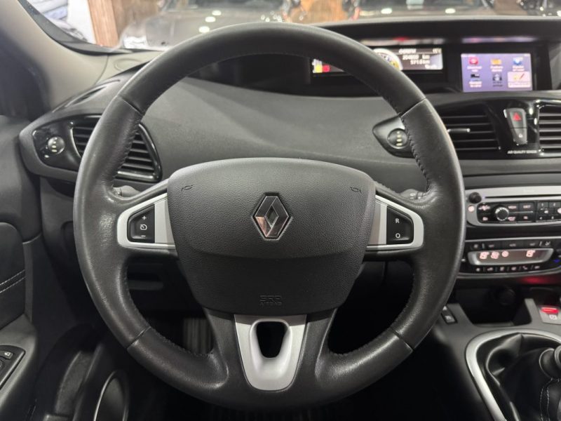 RENAULT SCENICIII 1.5 DCI 110CH FAP BOSE 7 PLACES 2012