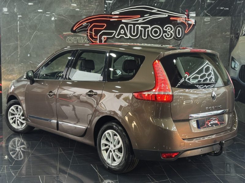 RENAULT SCENICIII 1.5 DCI 110CH FAP BOSE 7 PLACES 2012