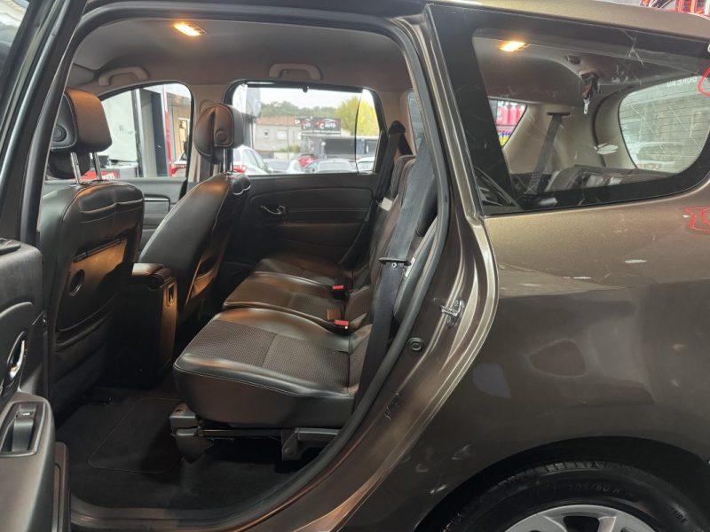 RENAULT SCENICIII 1.5 DCI 110CH FAP BOSE 7 PLACES 2012