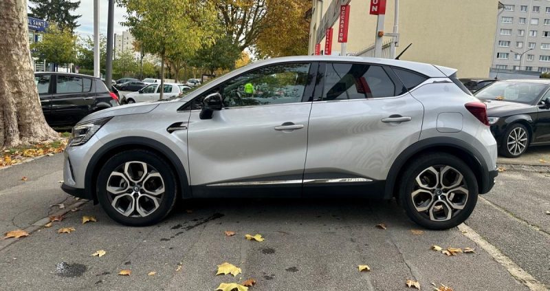 RENAULT CAPTUR 1.6 E-TECH HYBRIDE RECHARGEABLE 160 INTENS **1ÈRE MAIN** 