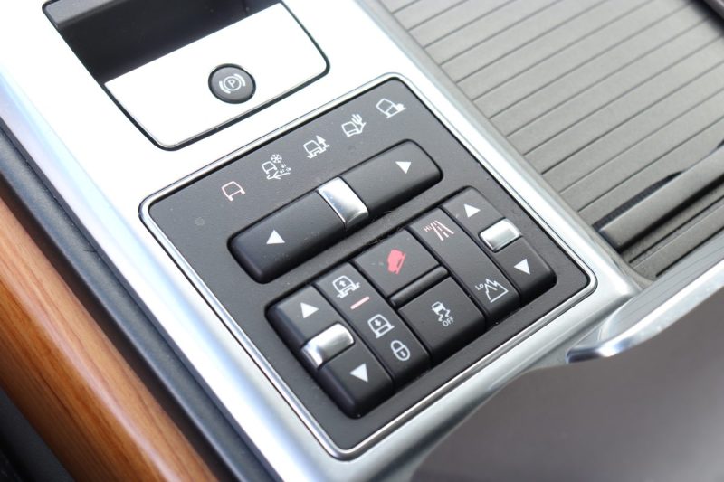 LAND ROVER RANGE ROVER SPORT SDV6 3.0 256 HSE BVA8