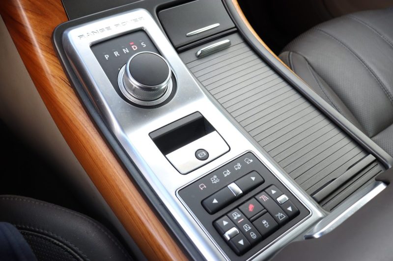 LAND ROVER RANGE ROVER SPORT SDV6 3.0 256 HSE BVA8