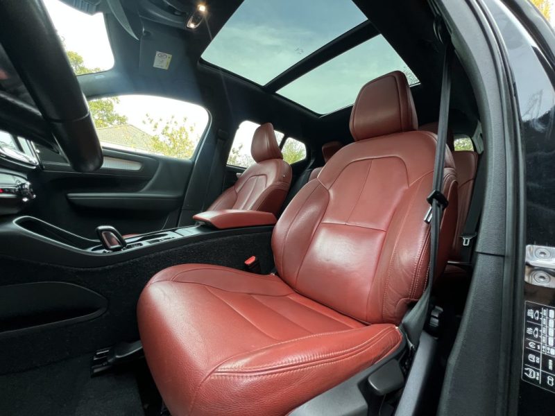 VOLVO XC40 D3 MOMENTUM 2.0 150 Cv BOITE AUTO TOIT OUVRANT CUIR GPS APPLE CARPLAY - Garantie1an