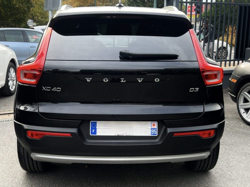 VOLVO XC40 D3 MOMENTUM 2.0 150 Cv BOITE AUTO TOIT OUVRANT CUIR GPS APPLE CARPLAY - Garantie1an