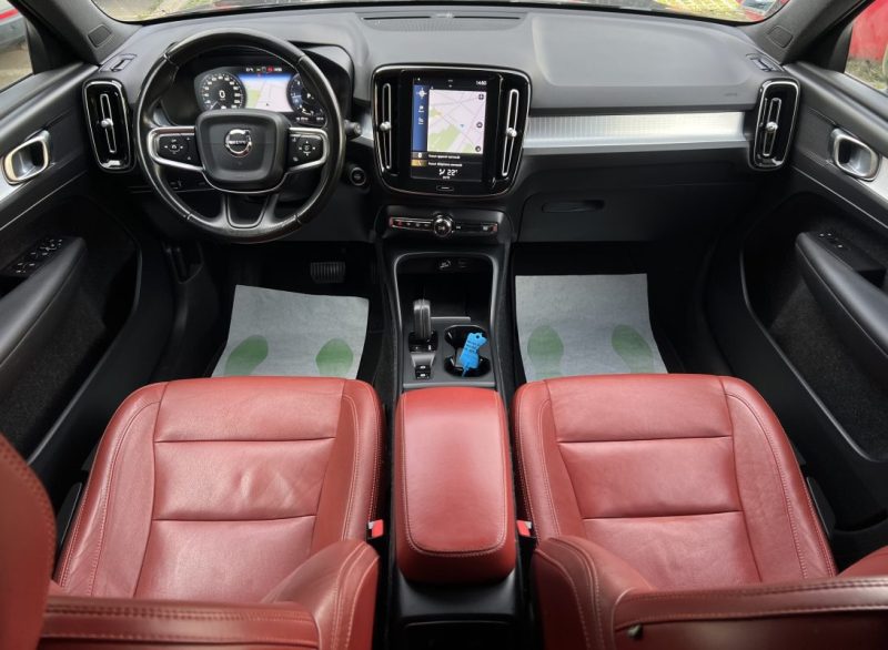 VOLVO XC40 D3 MOMENTUM 2.0 150 Cv BOITE AUTO TOIT OUVRANT CUIR GPS APPLE CARPLAY - Garantie1an
