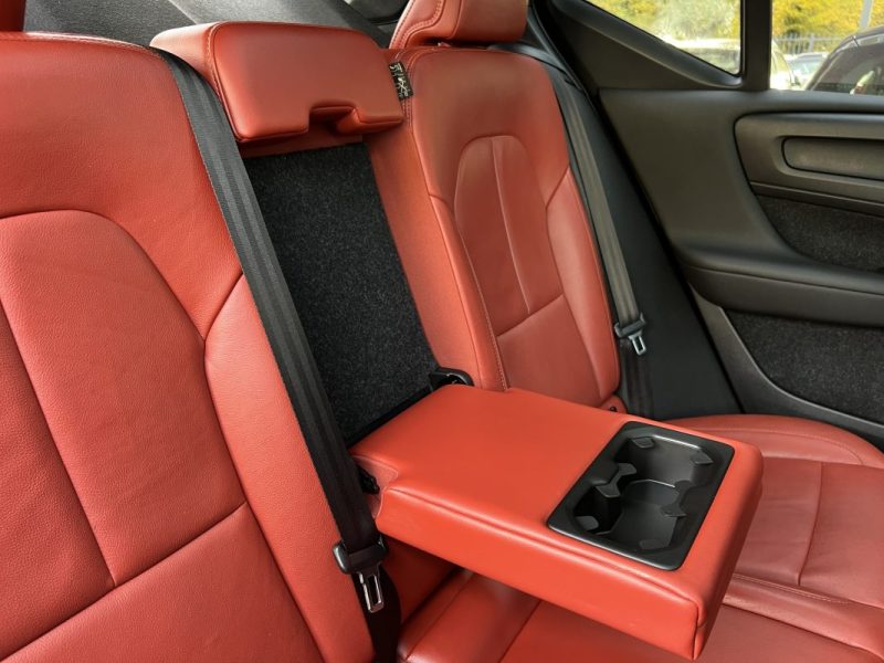 VOLVO XC40 D3 MOMENTUM 2.0 150 Cv BOITE AUTO TOIT OUVRANT CUIR GPS APPLE CARPLAY - Garantie1an