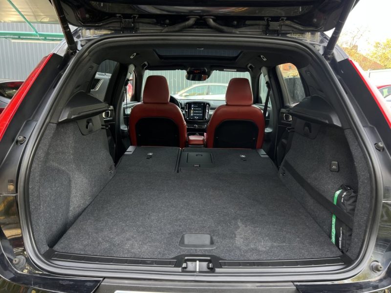 VOLVO XC40 D3 MOMENTUM 2.0 150 Cv BOITE AUTO TOIT OUVRANT CUIR GPS APPLE CARPLAY - Garantie1an