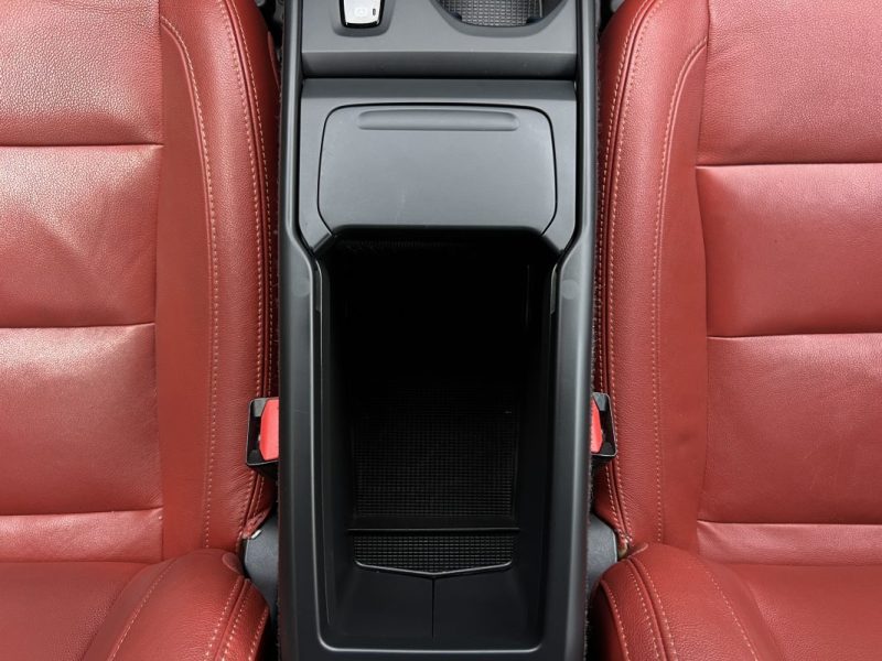 VOLVO XC40 D3 MOMENTUM 2.0 150 Cv BOITE AUTO TOIT OUVRANT CUIR GPS APPLE CARPLAY - Garantie1an