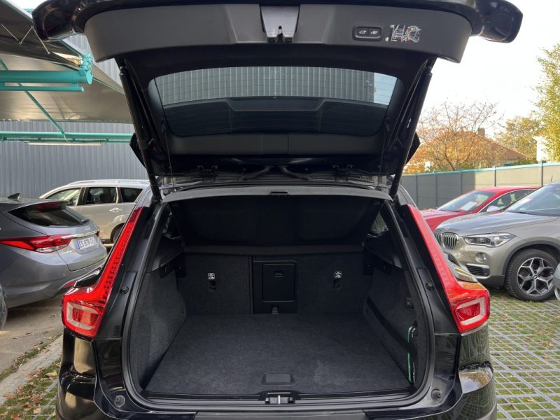VOLVO XC40 D3 MOMENTUM 2.0 150 Cv BOITE AUTO TOIT OUVRANT CUIR GPS APPLE CARPLAY - Garantie1an