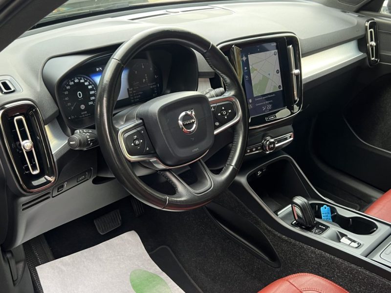 VOLVO XC40 D3 MOMENTUM 2.0 150 Cv BOITE AUTO TOIT OUVRANT CUIR GPS APPLE CARPLAY - Garantie1an