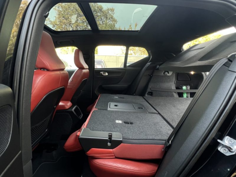 VOLVO XC40 D3 MOMENTUM 2.0 150 Cv BOITE AUTO TOIT OUVRANT CUIR GPS APPLE CARPLAY - Garantie1an