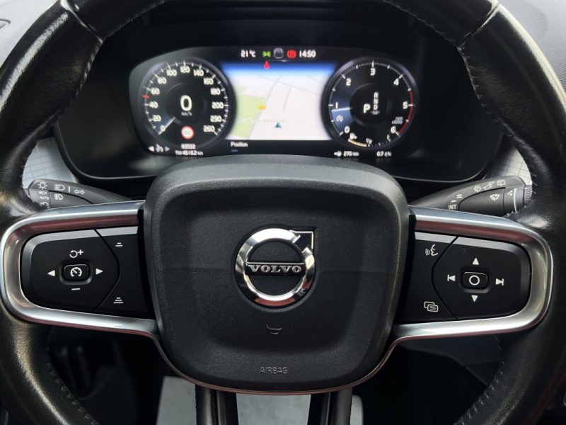 VOLVO XC40 D3 MOMENTUM 2.0 150 Cv BOITE AUTO TOIT OUVRANT CUIR GPS APPLE CARPLAY - Garantie1an