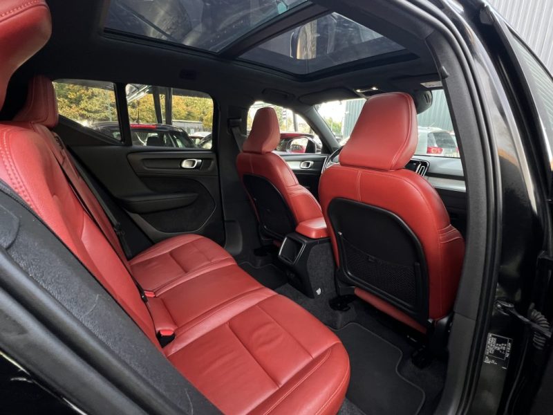 VOLVO XC40 D3 MOMENTUM 2.0 150 Cv BOITE AUTO TOIT OUVRANT CUIR GPS APPLE CARPLAY - Garantie1an
