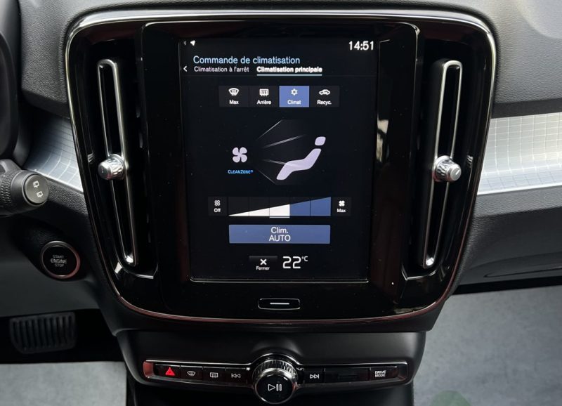 VOLVO XC40 D3 MOMENTUM 2.0 150 Cv BOITE AUTO TOIT OUVRANT CUIR GPS APPLE CARPLAY - Garantie1an