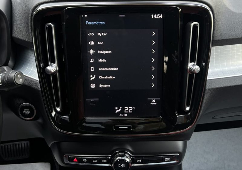 VOLVO XC40 D3 MOMENTUM 2.0 150 Cv BOITE AUTO TOIT OUVRANT CUIR GPS APPLE CARPLAY - Garantie1an