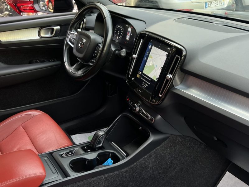 VOLVO XC40 D3 MOMENTUM 2.0 150 Cv BOITE AUTO TOIT OUVRANT CUIR GPS APPLE CARPLAY - Garantie1an