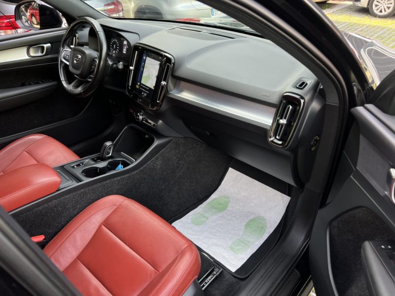 VOLVO XC40 D3 MOMENTUM 2.0 150 Cv BOITE AUTO TOIT OUVRANT CUIR GPS APPLE CARPLAY - Garantie1an