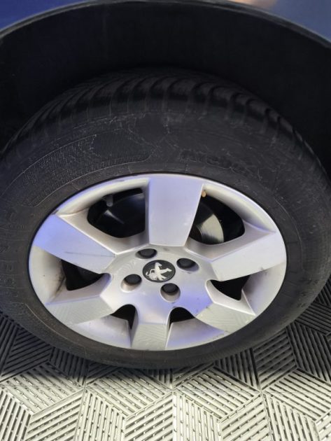 PEUGEOT 5008 1.6 HDI 115 CV 5 PLACES FINITION ALLURE  1.6 HDI 115CH FAP ACCESS 2014