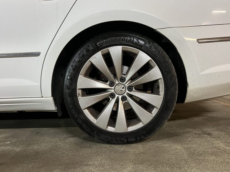 VOLKSWAGEN PASSAT CC 2.0 TDI 140CH BLUEMOTION CARAT - SUIVI FACTURES - 211000KM 