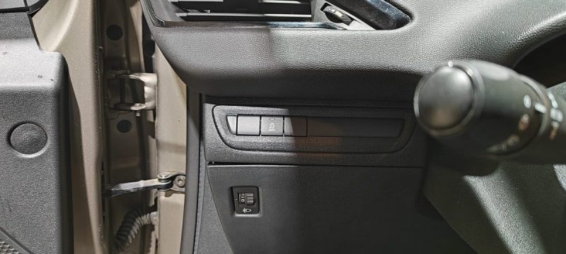 PEUGEOT 208 1.2 VTI ALLURE 5P 2014