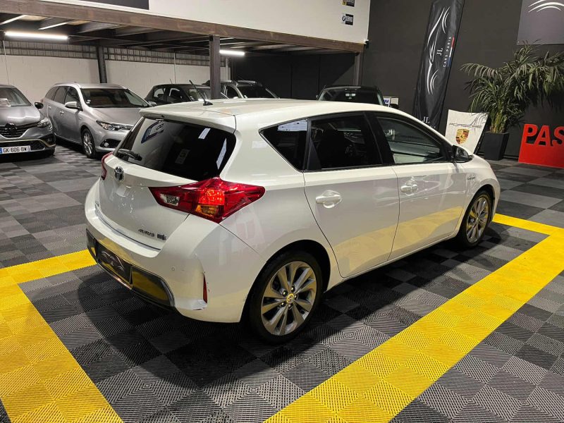 MAGNIFIQUE TOYOTA AURIS 136CH HYBRID (1ÈRE MAIN, SIÈGES CHAUFFANTS, CAMÉRA DE RECUL, BLUETOOTH)