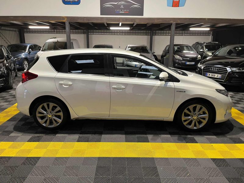 MAGNIFIQUE TOYOTA AURIS 136CH HYBRID (1ÈRE MAIN, SIÈGES CHAUFFANTS, CAMÉRA DE RECUL, BLUETOOTH)