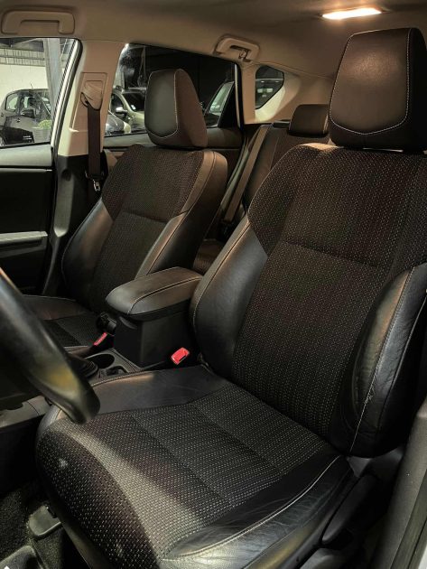 MAGNIFIQUE TOYOTA AURIS 136CH HYBRID (1ÈRE MAIN, SIÈGES CHAUFFANTS, CAMÉRA DE RECUL, BLUETOOTH)