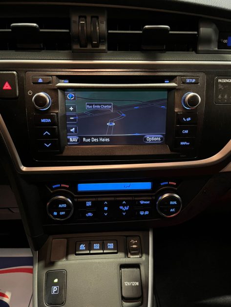 MAGNIFIQUE TOYOTA AURIS 136CH HYBRID (1ÈRE MAIN, SIÈGES CHAUFFANTS, CAMÉRA DE RECUL, BLUETOOTH)