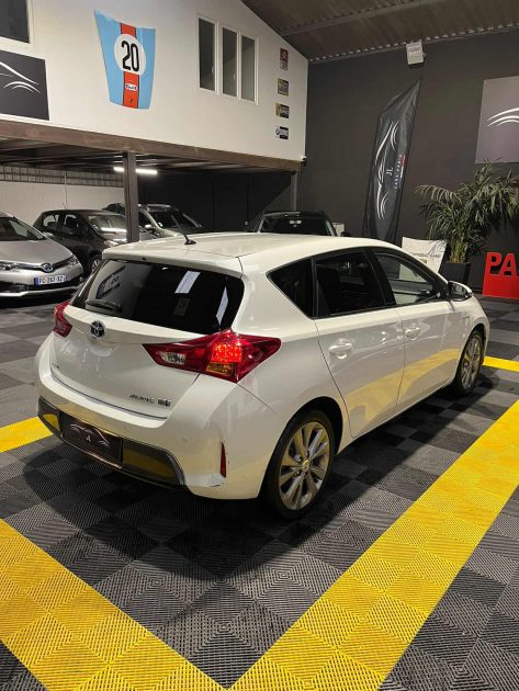 MAGNIFIQUE TOYOTA AURIS 136CH HYBRID (1ÈRE MAIN, SIÈGES CHAUFFANTS, CAMÉRA DE RECUL, BLUETOOTH)