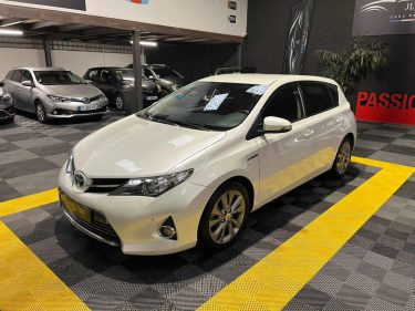 MAGNIFIQUE TOYOTA AURIS 136CH HYBRID (1ÈRE MAIN, SIÈGES CHAUFFANTS, CAMÉRA DE RECUL, BLUETOOTH)