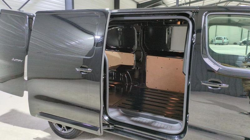 Citroën Jumpy fourgon M diesel 180 ch automatique + pack connectivite + camera + full led