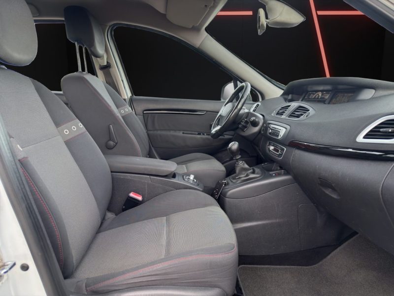 RENAULT SCENICIII 1.6 DCI 130CH Energy FAP / 7 PLACES / Attelage 