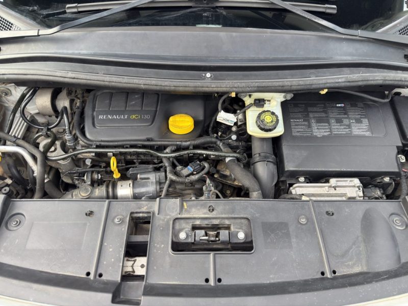 RENAULT SCENICIII 1.6 DCI 130CH Energy FAP / 7 PLACES / Attelage 